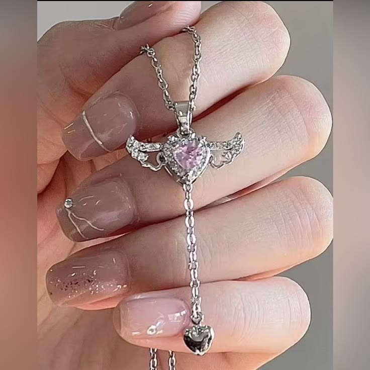 گردنبند قلب بالدار